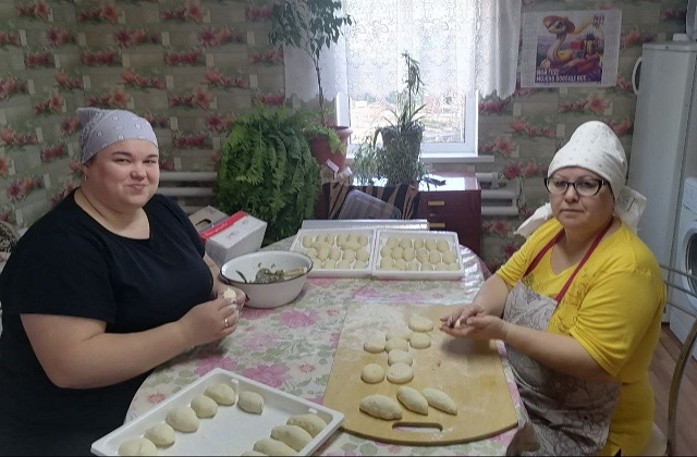 Коллектив Большекирсановского СДК и библиотеки в рамках года Защитника Отечества приняли участие в подготовке к отправке гуманитарной помощи бойцам в зону проведения специальной военной операции