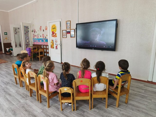 "Там на неведомых дорожках"